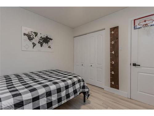 1891 Heather Hills Drive, Burlington, ON - Indoor Photo Showing Bedroom