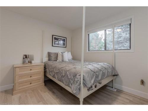 1891 Heather Hills Drive, Burlington, ON - Indoor Photo Showing Bedroom