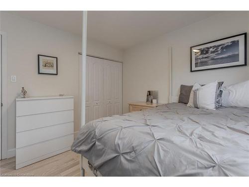 1891 Heather Hills Drive, Burlington, ON - Indoor Photo Showing Bedroom