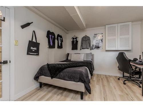 1891 Heather Hills Drive, Burlington, ON - Indoor Photo Showing Bedroom