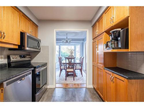 85 Royalvista Drive, Hamilton, ON - Indoor Photo Showing Kitchen