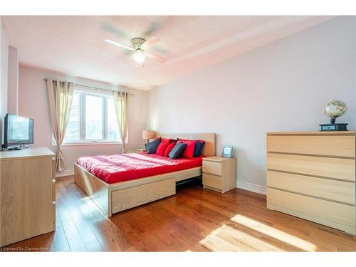 85 Royalvista Drive, Hamilton, ON - Indoor Photo Showing Bedroom