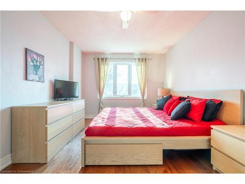 85 Royalvista Drive, Hamilton, ON - Indoor Photo Showing Bedroom