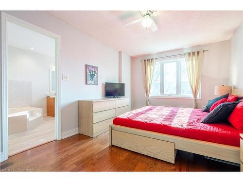 85 Royalvista Drive, Hamilton, ON - Indoor Photo Showing Bedroom