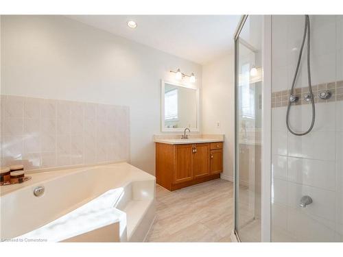 85 Royalvista Drive, Hamilton, ON - Indoor Photo Showing Bathroom