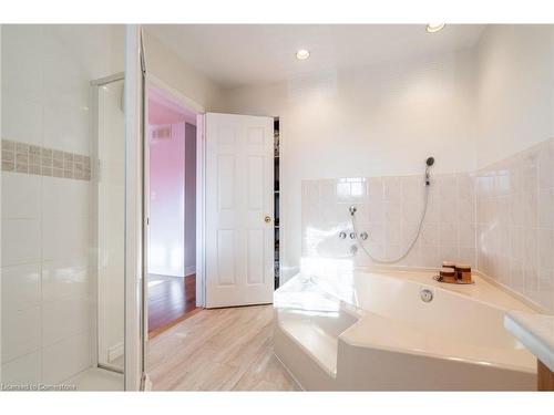 85 Royalvista Drive, Hamilton, ON - Indoor Photo Showing Bathroom