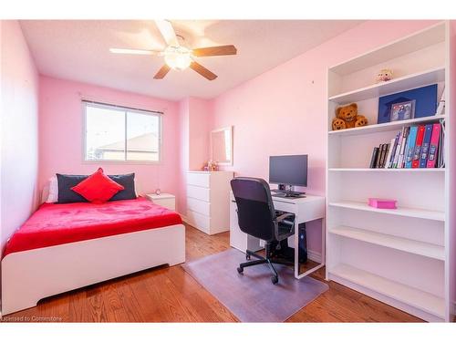 85 Royalvista Drive, Hamilton, ON - Indoor Photo Showing Bedroom