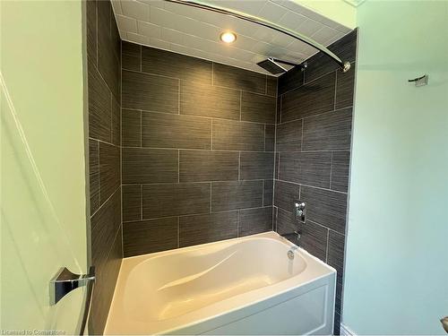 9 Brookheath Lane, Hamilton, ON - Indoor Photo Showing Bathroom