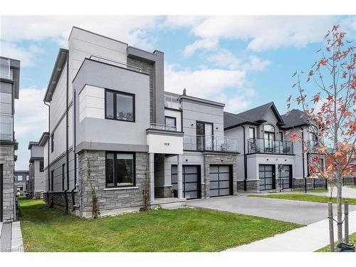 528 Jones Road, Stoney Creek, ON - Outdoor With Balcony With Facade