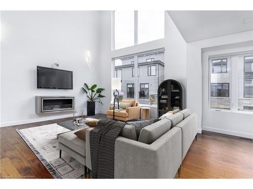 528 Jones Road, Stoney Creek, ON - Indoor Photo Showing Living Room With Fireplace