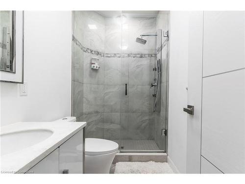 528 Jones Road, Stoney Creek, ON - Indoor Photo Showing Bathroom