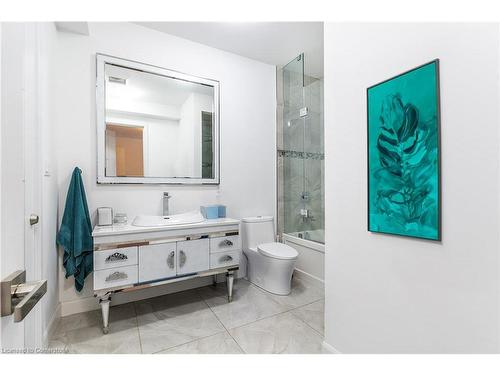 528 Jones Road, Stoney Creek, ON - Indoor Photo Showing Bathroom