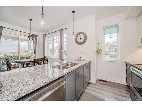 20-288 Glover Road, Stoney Creek, ON - Indoor Photo Showing Kitchen With Double Sink With Upgraded Kitchen