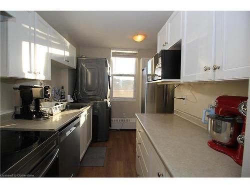 625-350 Quigley Road, Hamilton, ON - Indoor Photo Showing Kitchen