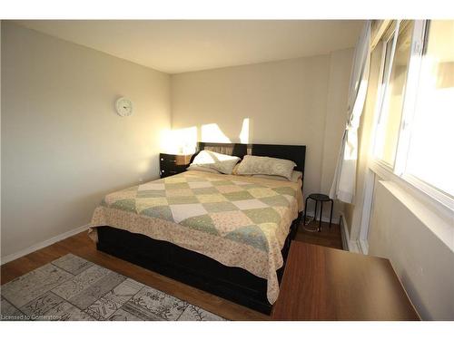 625-350 Quigley Road, Hamilton, ON - Indoor Photo Showing Bedroom