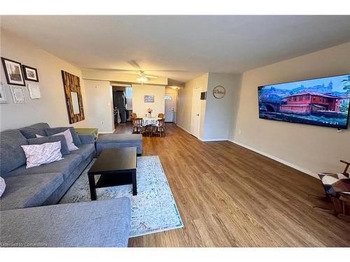 625-350 Quigley Road, Hamilton, ON - Indoor Photo Showing Living Room