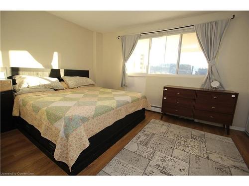 625-350 Quigley Road, Hamilton, ON - Indoor Photo Showing Bedroom