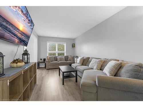 6 Swayze Court, Smithville, ON - Indoor Photo Showing Living Room