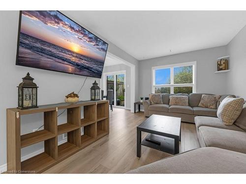 6 Swayze Court, Smithville, ON - Indoor Photo Showing Living Room