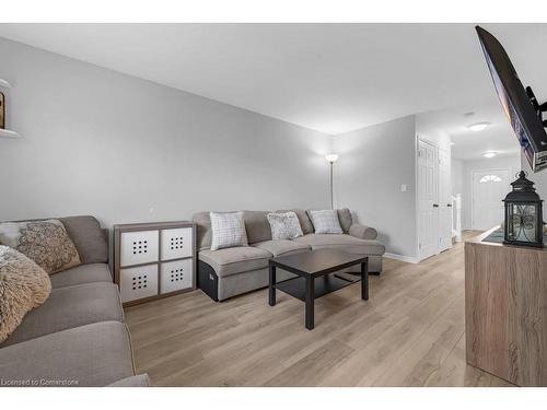 6 Swayze Court, Smithville, ON - Indoor Photo Showing Living Room