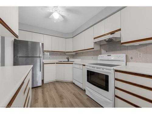 6 Swayze Court, Smithville, ON - Indoor Photo Showing Kitchen