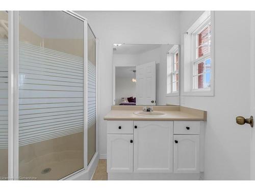 6 Swayze Court, Smithville, ON - Indoor Photo Showing Bathroom