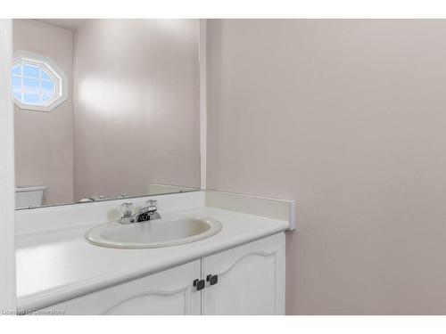 6 Swayze Court, Smithville, ON - Indoor Photo Showing Bathroom