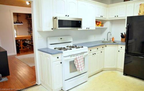 378 Emerald Street N, Hamilton, ON - Indoor Photo Showing Kitchen