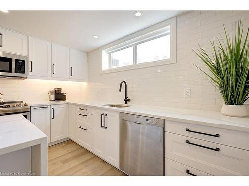 1-1456 Olga Drive, Burlington, ON - Indoor Photo Showing Kitchen With Upgraded Kitchen