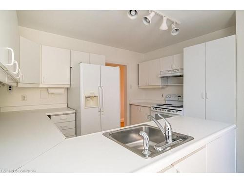 9 Sanders Boulevard, Hamilton, ON - Indoor Photo Showing Kitchen