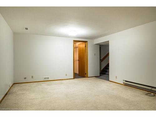 9 Sanders Boulevard, Hamilton, ON - Indoor Photo Showing Other Room