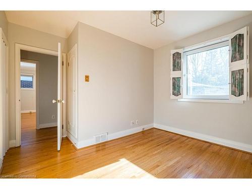 9 Sanders Boulevard, Hamilton, ON - Indoor Photo Showing Other Room