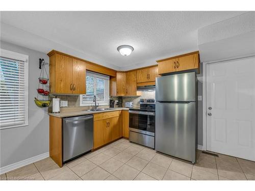 11 Westlake Lane, St. Catharines, ON - Indoor Photo Showing Kitchen With Double Sink