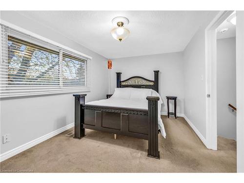 11 Westlake Lane, St. Catharines, ON - Indoor Photo Showing Bedroom