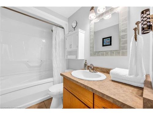 11 Westlake Lane, St. Catharines, ON - Indoor Photo Showing Bathroom