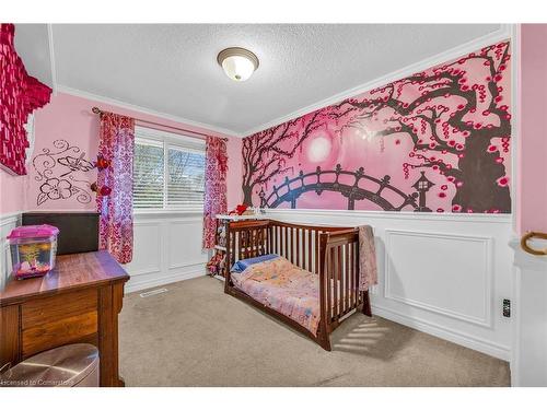 11 Westlake Lane, St. Catharines, ON - Indoor Photo Showing Bedroom