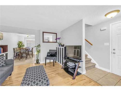 11 Westlake Lane, St. Catharines, ON - Indoor Photo Showing Living Room