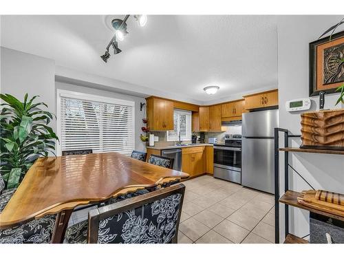 11 Westlake Lane, St. Catharines, ON - Indoor Photo Showing Kitchen