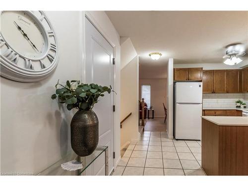 15 Trailbrook Lane, Guelph, ON - Indoor Photo Showing Kitchen