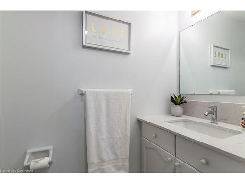 15 Trailbrook Lane, Guelph, ON - Indoor Photo Showing Bathroom