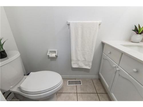 15 Trailbrook Lane, Guelph, ON - Indoor Photo Showing Bathroom