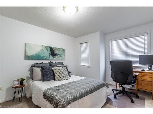 15 Trailbrook Lane, Guelph, ON - Indoor Photo Showing Bedroom