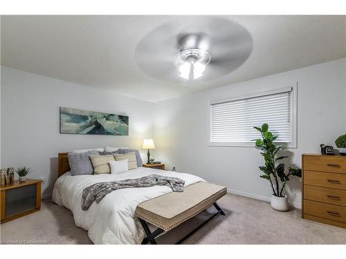 15 Trailbrook Lane, Guelph, ON - Indoor Photo Showing Bedroom