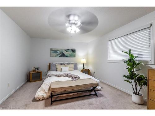 15 Trailbrook Lane, Guelph, ON - Indoor Photo Showing Bedroom