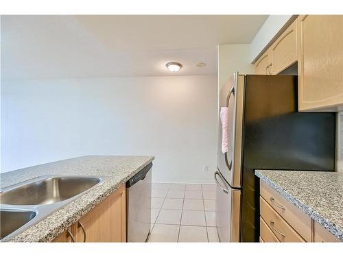 601-4850 Glen Erin Drive, Mississauga, ON - Indoor Photo Showing Kitchen