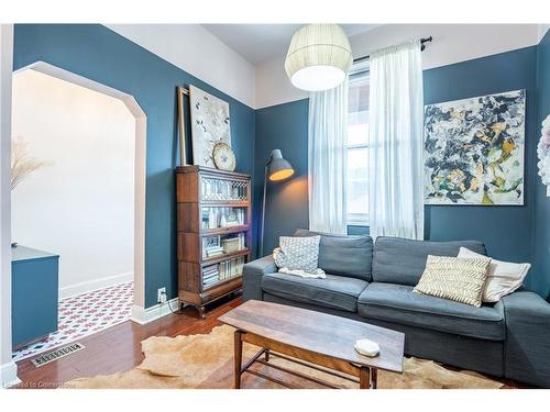 313 Mary Street, Hamilton, ON - Indoor Photo Showing Living Room