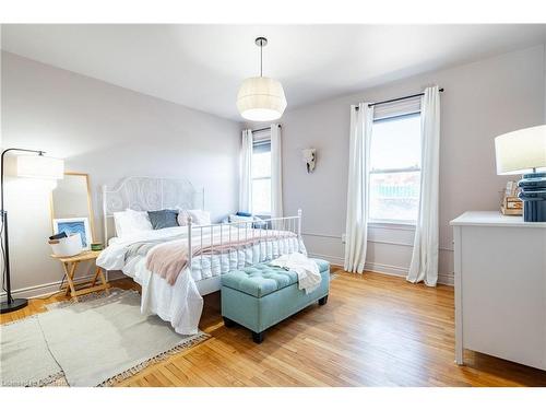 313 Mary Street, Hamilton, ON - Indoor Photo Showing Bedroom