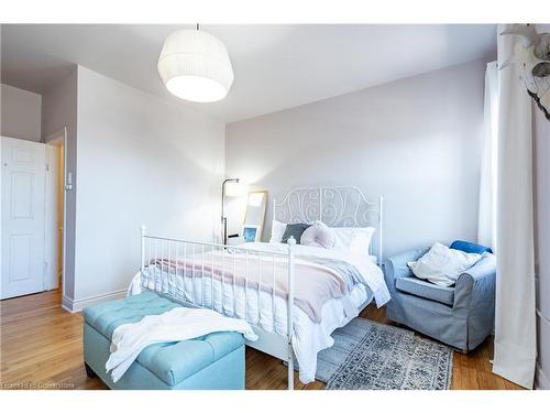 313 Mary Street, Hamilton, ON - Indoor Photo Showing Bedroom