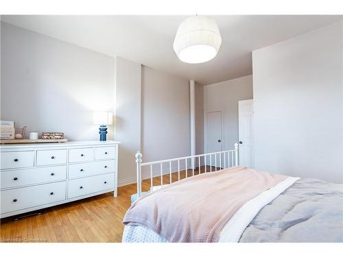 313 Mary Street, Hamilton, ON - Indoor Photo Showing Bedroom