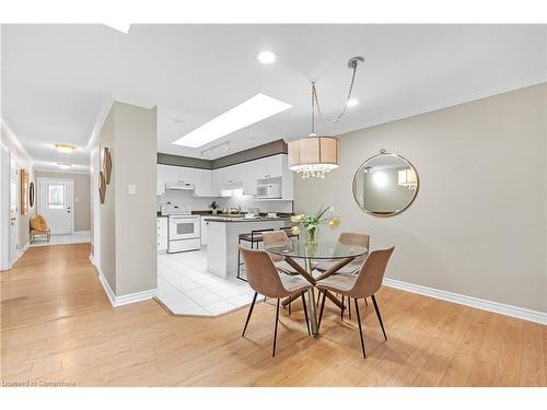 24-20 Meadowlands Boulevard, Ancaster, ON - Indoor Photo Showing Dining Room